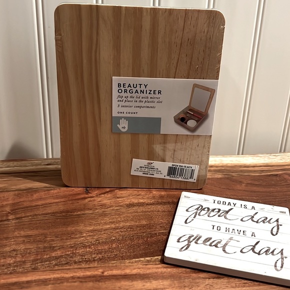 🔥Clearance- NIP Beauty Organizer with Faux Wood Mirror - Picture 2 of 12